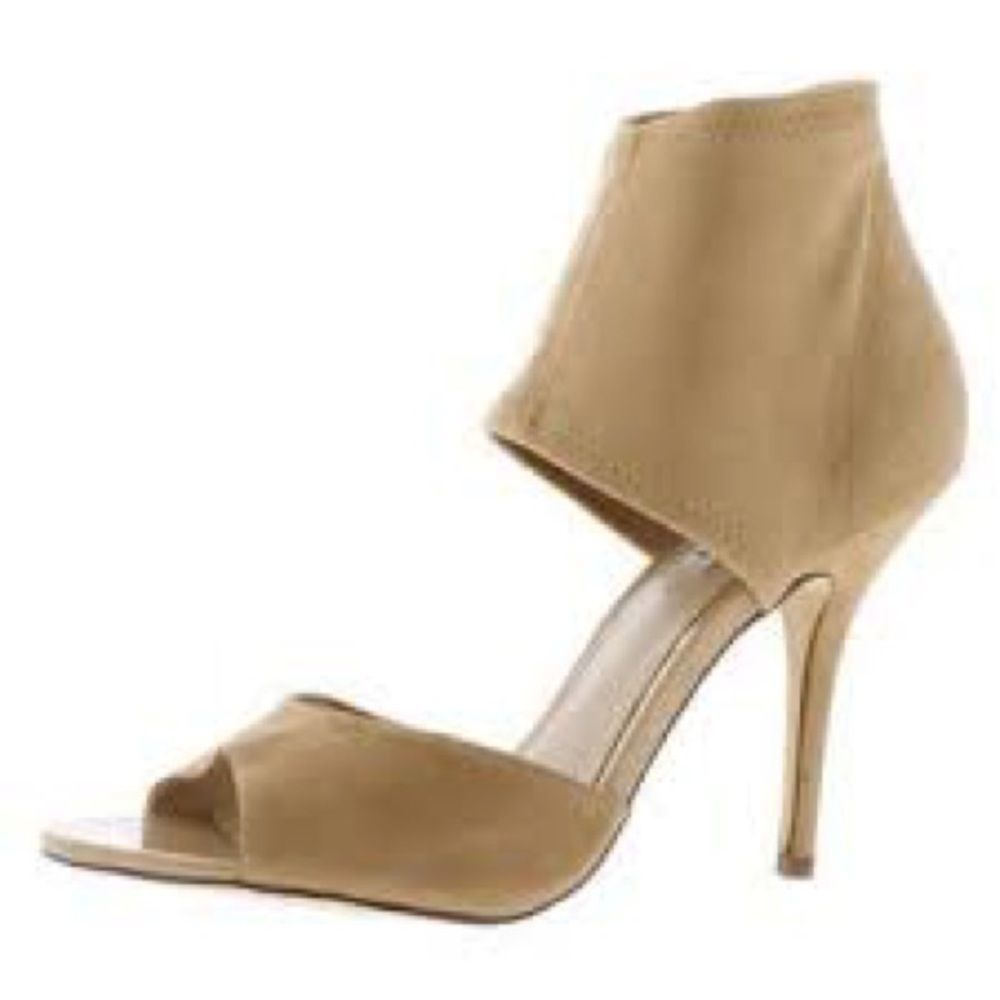 Steve Madden Liftoff suede open toe heels. 9.5